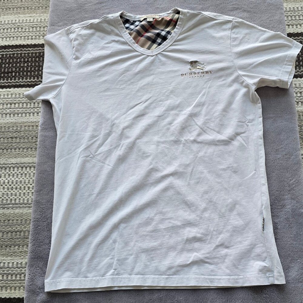 Burberry Brit white v neck T shirt